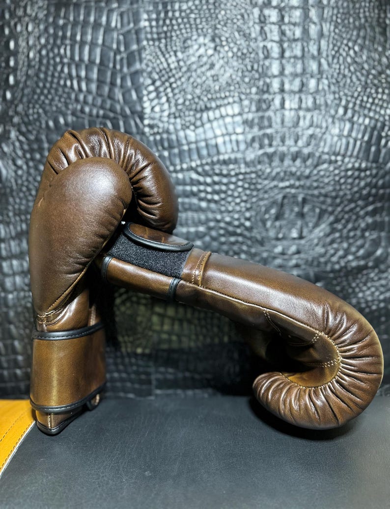 Vintage Leather Boxing Gloves – Retro Training & Sparring Gear