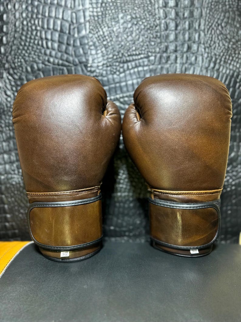 Vintage Leather Boxing Gloves – Retro Training & Sparring Gear