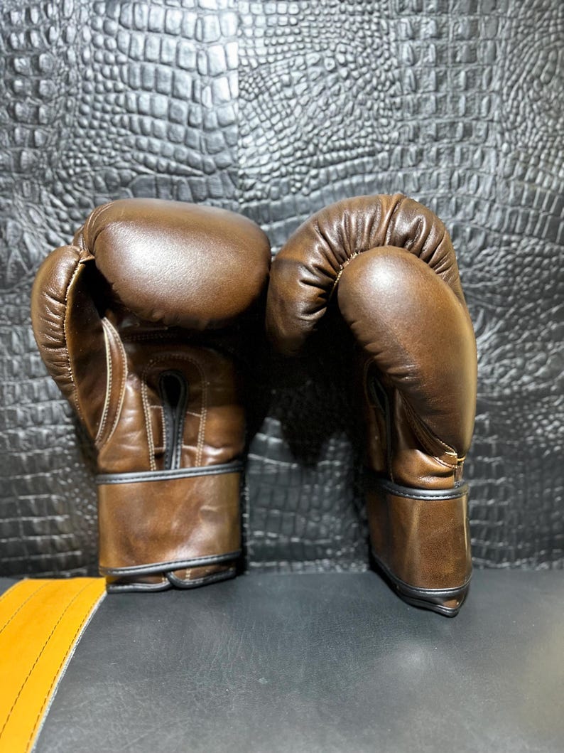 Vintage Leather Boxing Gloves – Retro Training & Sparring Gear