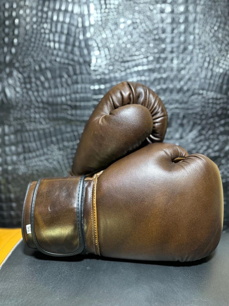 Vintage Leather Boxing Gloves – Retro Training & Sparring Gear