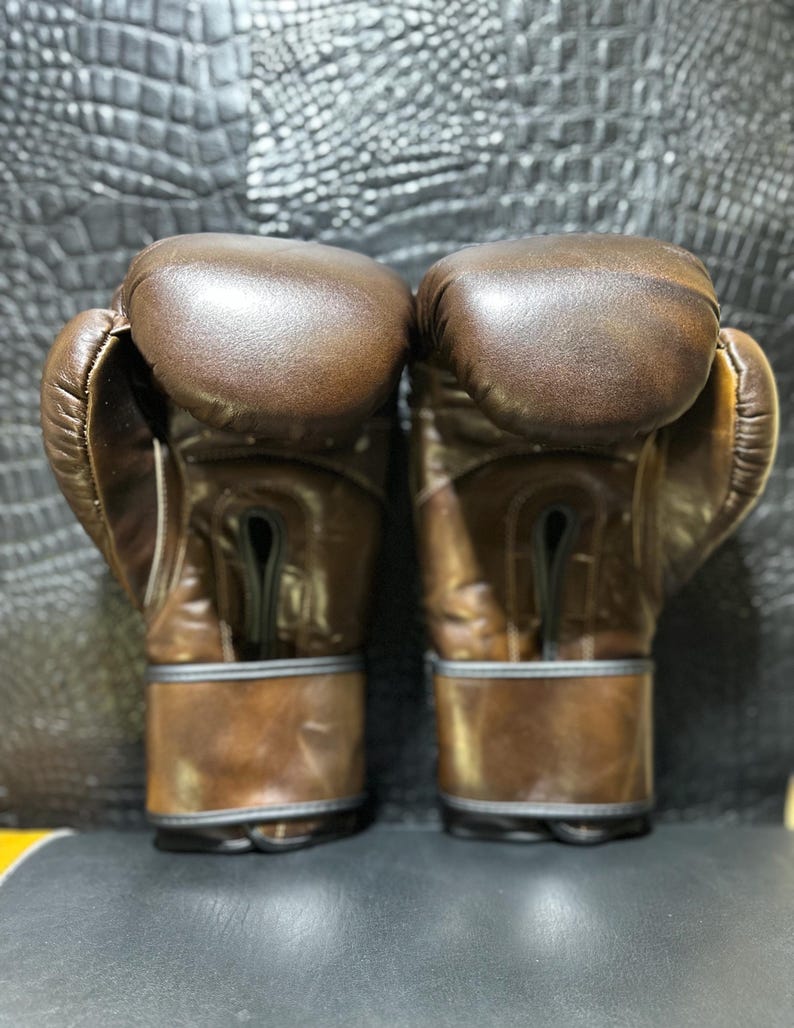 Vintage Leather Boxing Gloves – Retro Training & Sparring Gear
